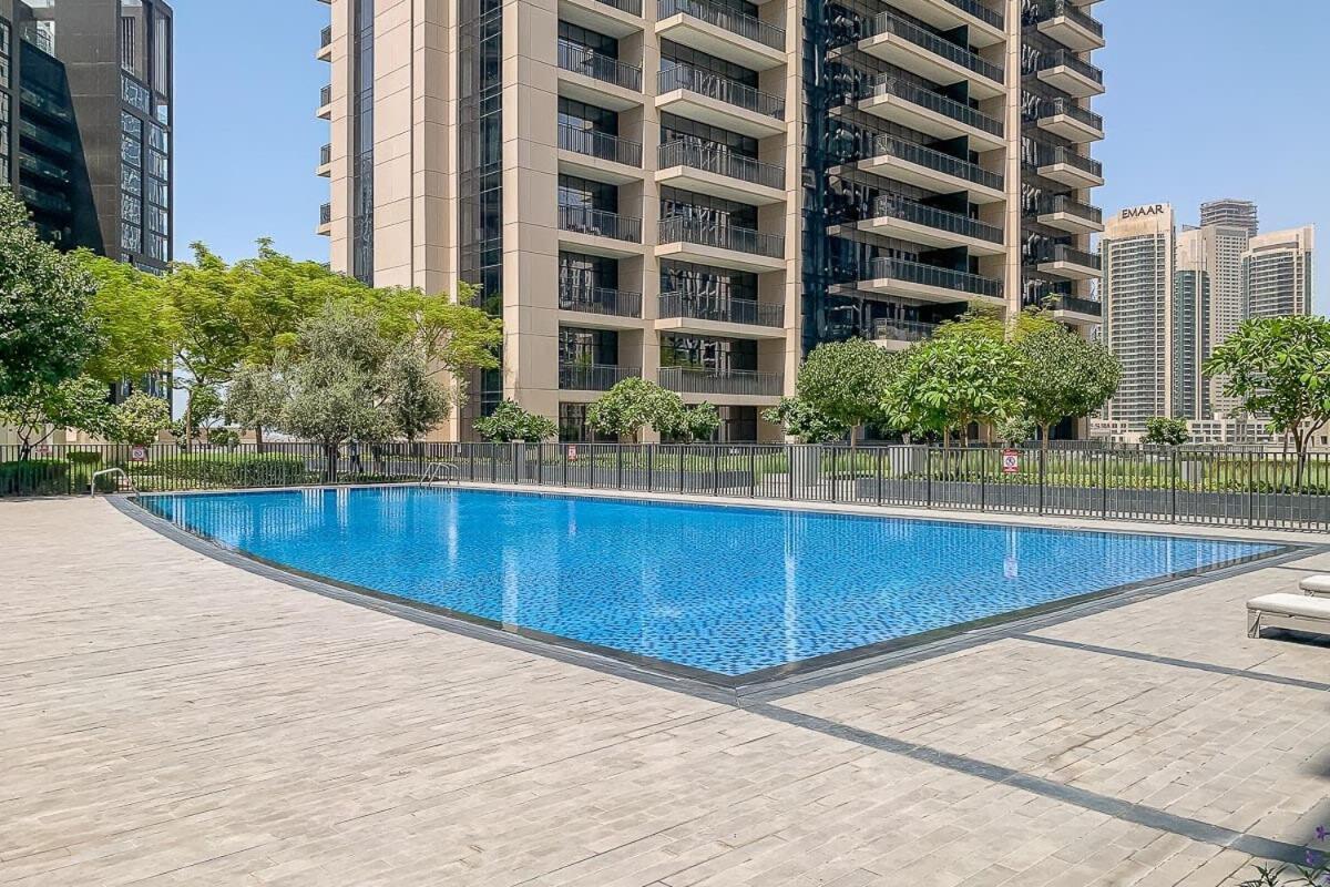 Frank Porter - Boulevard Crescent Dubai Bagian luar foto
