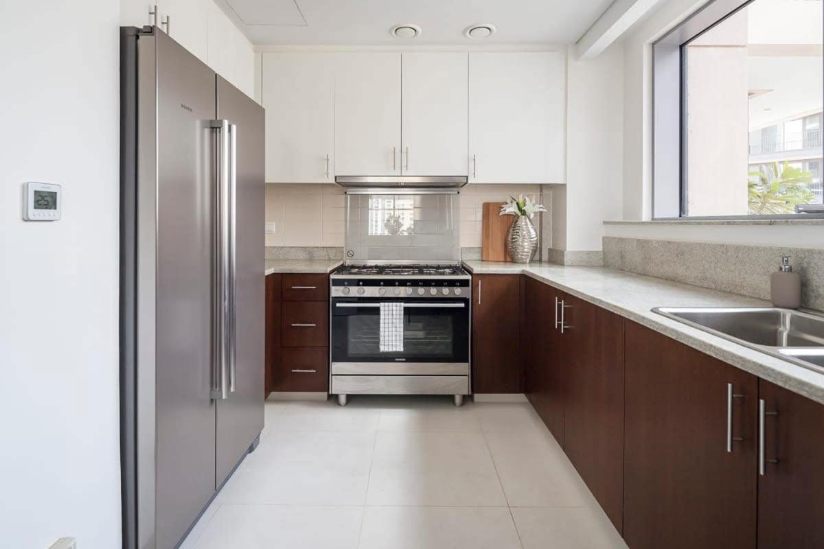Frank Porter - Boulevard Crescent Dubai Bagian luar foto