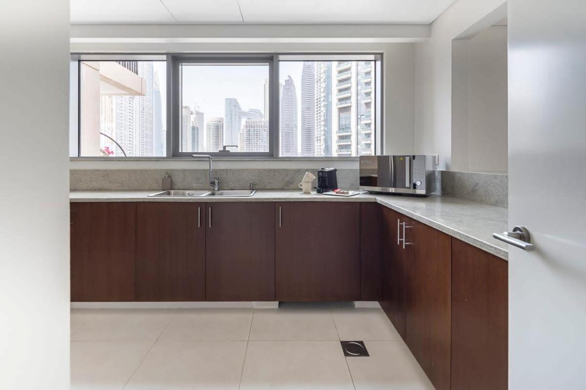Frank Porter - Boulevard Crescent Dubai Bagian luar foto